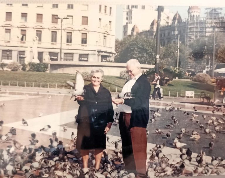 Catalina y su marido en Barcelona